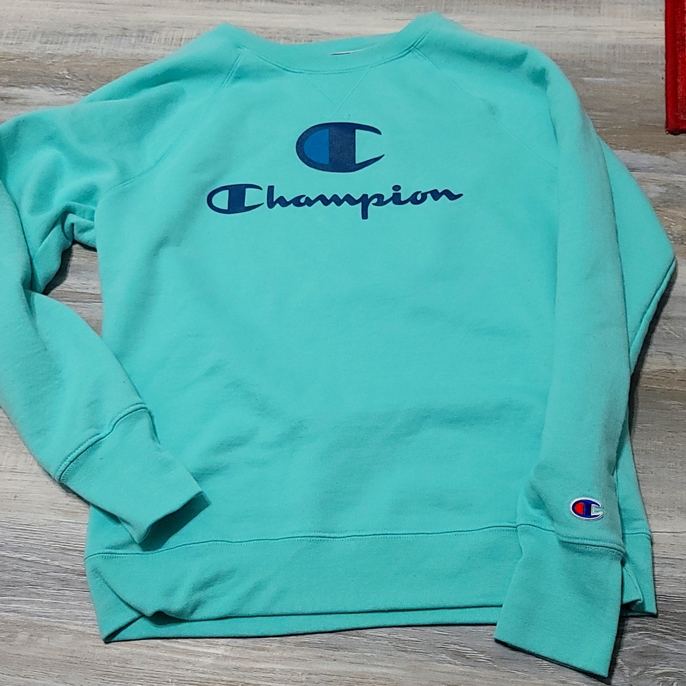 Cute champion sweater 😍 💖